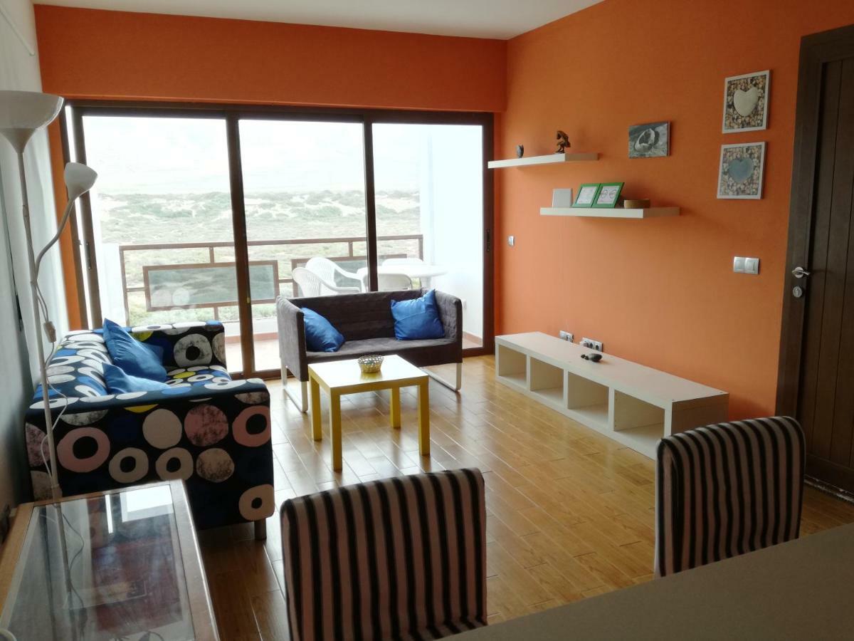 Surfhouse Hostel Famara Caleta De Famara Esterno foto